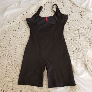 SPANX Slimplicity On-Core Open Bust Mid Thigh Bodysuit Size L Black